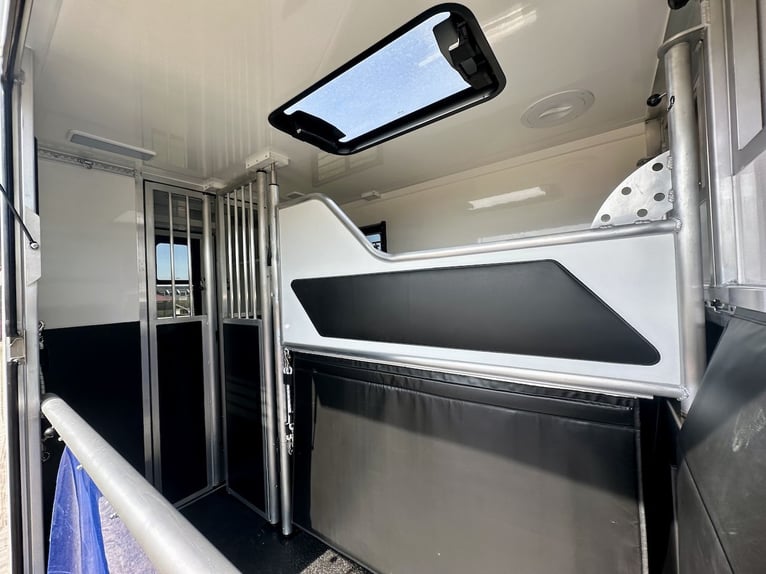 Mercedes-Benz 419 Sprinter, transporteur pour 2 chevaux, modèle RJH SPORT, poids total autorisé en c