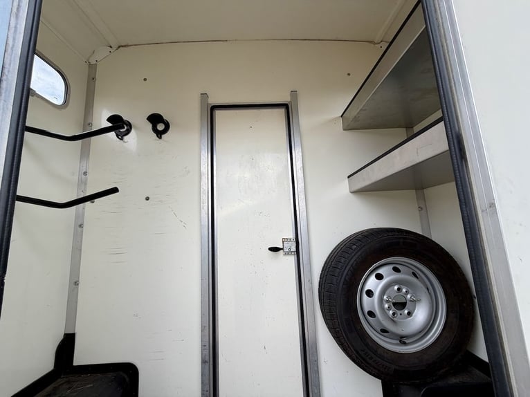 Peugeot Boxer Equitrek Sonic transporteur pour 2 chevaux - Véhicule utilitaire d'occasion en mandat 