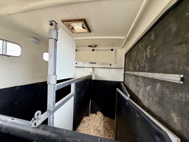 Peugeot Boxer Equitrek Sonic transporteur pour 2 chevaux - Véhicule utilitaire d'occasion en mandat 