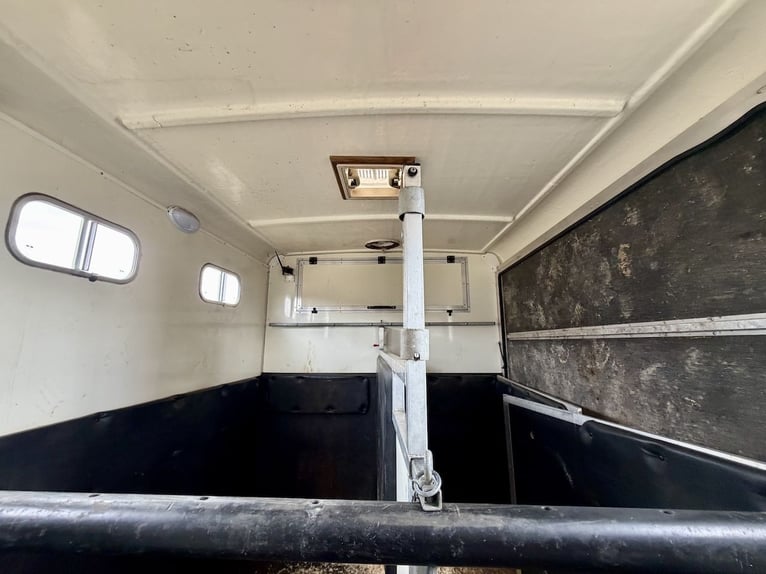 Peugeot Boxer Equitrek Sonic transporteur pour 2 chevaux - Véhicule utilitaire d'occasion en mandat 