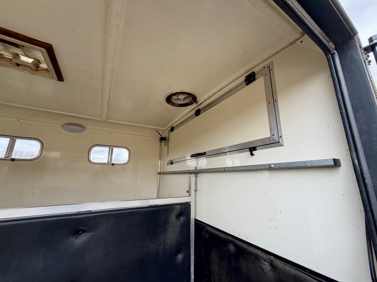 Peugeot Boxer Equitrek Sonic transporteur pour 2 chevaux - Véhicule utilitaire d'occasion en mandat 