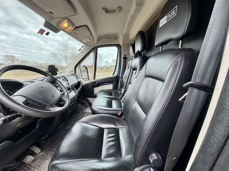 Peugeot Boxer Equitrek Sonic transporteur pour 2 chevaux - Véhicule utilitaire d'occasion en mandat 