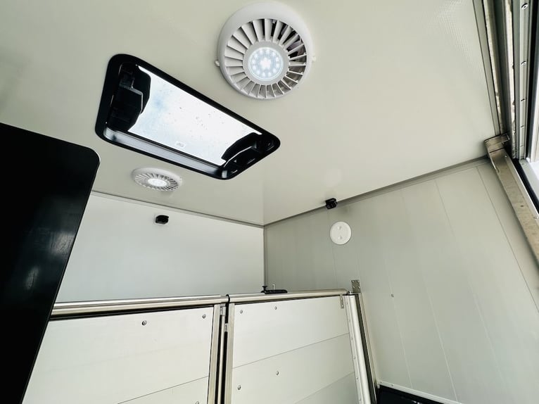 Renault Roelofsen Yorse 2-Pferdetransporter 3,5to. 165 PS Schaltgetriebe Mautfrei hohe Zuladung NEU