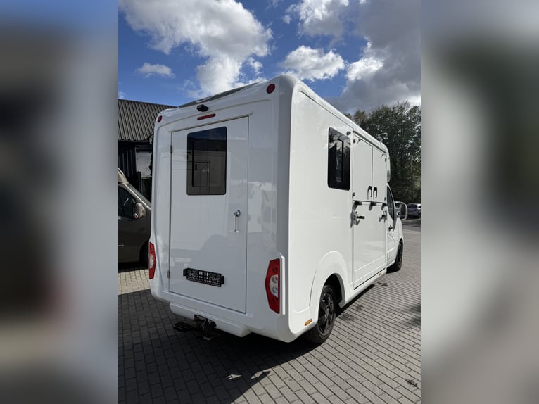 STX Camion pour chevaux Renault Master automatique 180 ch