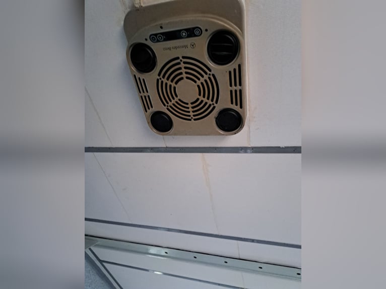 Transporteur de chevaux, camion de 7,5 tonnes, immatriculation H, capacité pour 3 chevaux