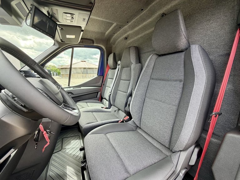 Transporteur pour 2 chevaux Renault Master RJH Sport, nouveau modèle avec boîte automatique – dispon