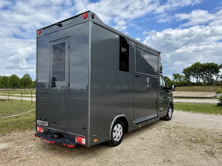 Transporteur pour 2 chevaux Renault Master RJH Sport, nouveau modèle avec boîte automatique – dispon
