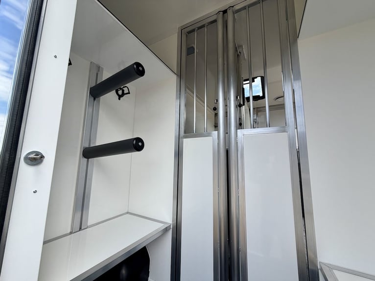 Transporteur pour 2 chevaux Renault Master RJH Sport, nouveau modèle avec boîte automatique – dispon