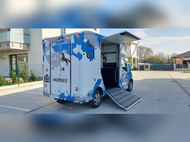 Transporteur pour chevaux Paragan Equistar 3 à vendre