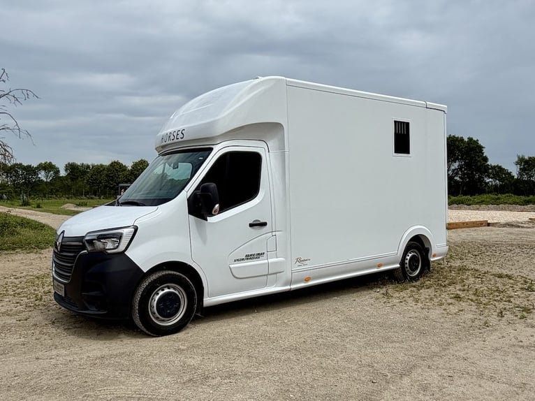 Transporteur pour deux chevaux Renault Roelofsen Yorse, dernier modèle, avec une grande capacité de 