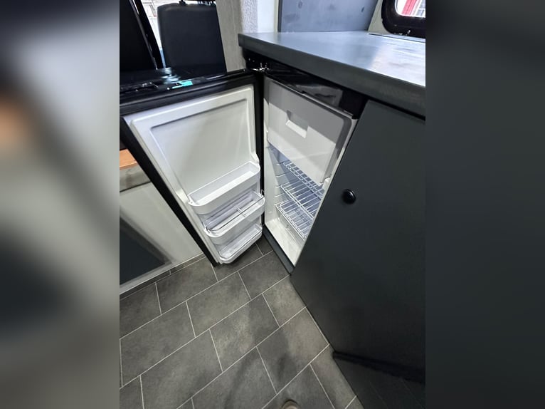 Mercedes-Benz Actros 1831 pour 2 à 3 chevaux ou transformation en camping-car