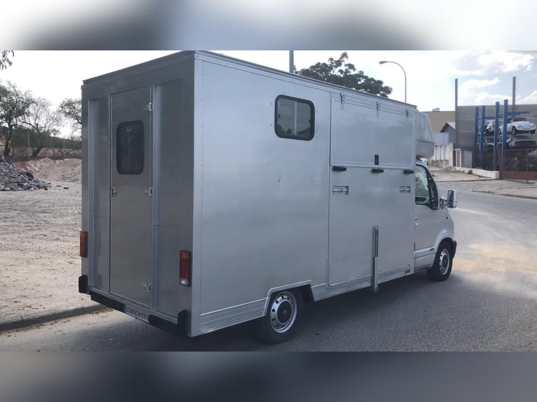 Renault Master 2,8 dci  para 2 caballos 