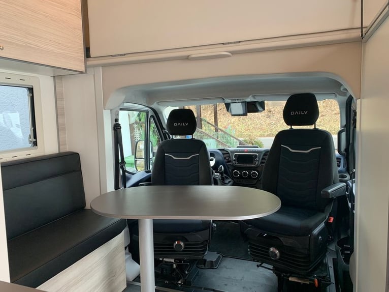 RJH IVECO Daily 2-Pferdetransporter Wohnung Dusche WC LKW TOP Automatik