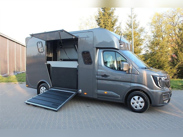 Transporteur de chevaux, 5 places assises, 3 couchettes, Renault Master automatique, conducteur seul