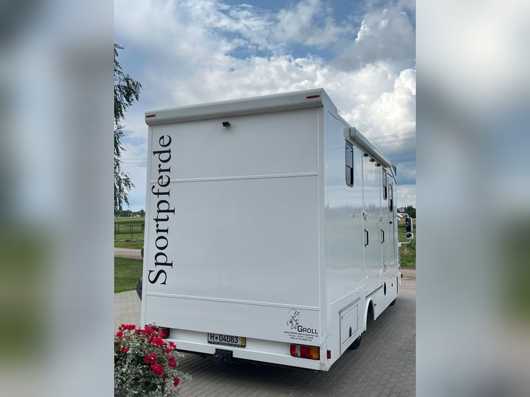 Transporteur pour 4 chevaux, MAN TGL 8.180