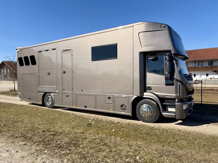 Iveco Eurocargo 160E RJH Ecoline H5 Transporteur pour chevaux avec rampe escamotable, capacité 5 che