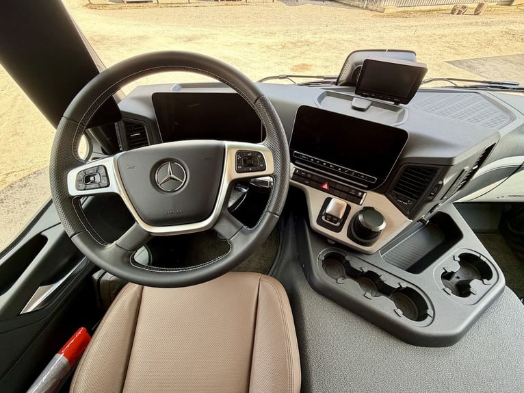 Mercedes-Benz Actros 1840 RJH Exclusive H5 Transporteur pour chevaux Camion avec extension coulissan