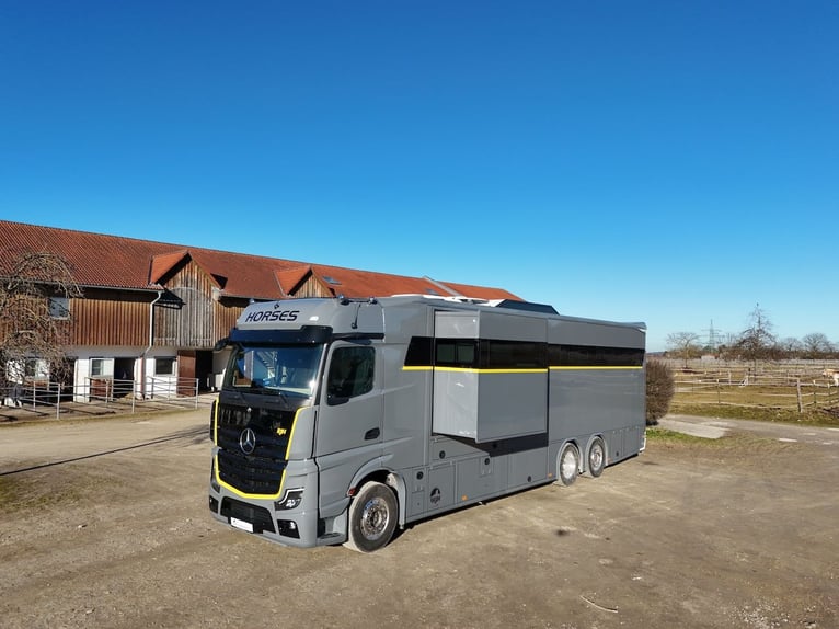 Mercedes-Benz Actros 2545 RJH Exclusive H6, camion de transport de chevaux neuf et immédiatement dis