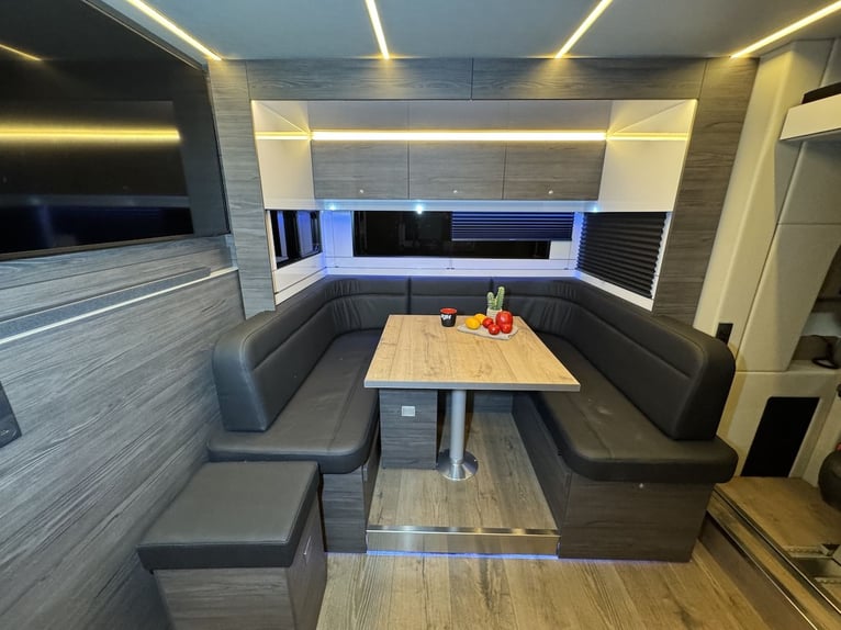 Mercedes-Benz Actros 2545 RJH Exclusive H6 Pferdetransporter LKW Neu und sofort verfügbar!