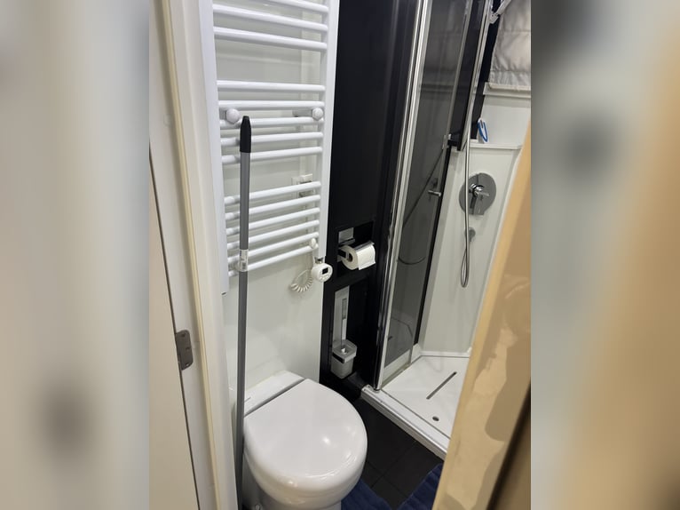Volvo FM 500 AKX Transporteur de chevaux pour 8 chevaux avec cabine de camping-car – camion de trans