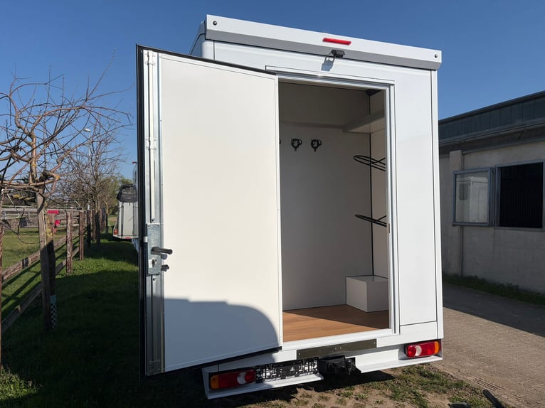 Nouveau transporteur pour deux chevaux