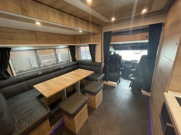 Pferdetransporter JL HighlineXXL DB2551 Actros Wohnmobilzulassung