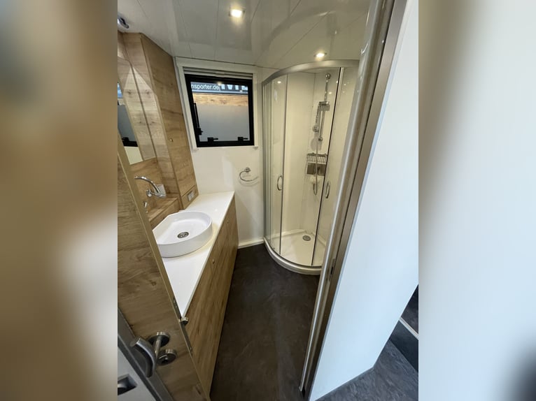 Pferdetransporter JL HighlineXXL DB2551 Actros Wohnmobilzulassung