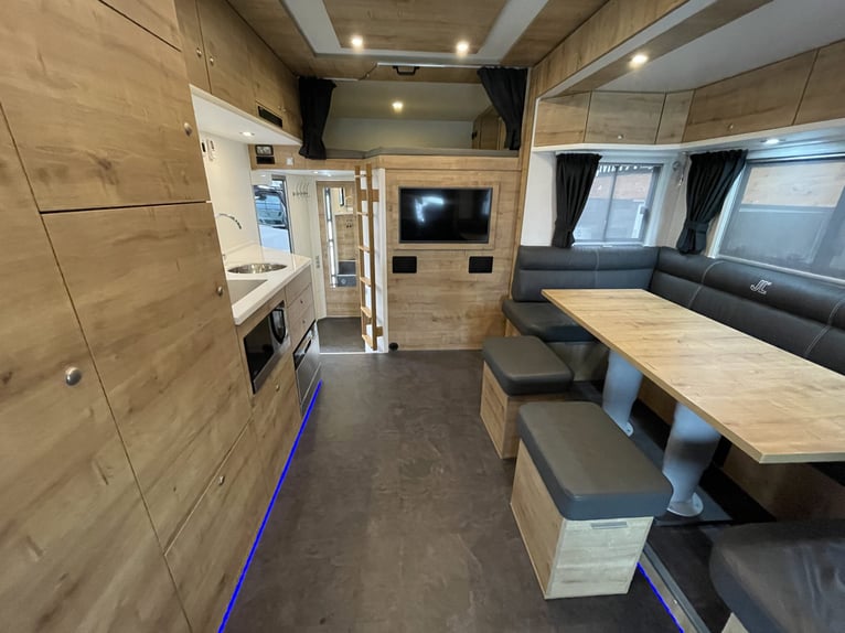 Pferdetransporter JL HighlineXXL DB2551 Actros Wohnmobilzulassung