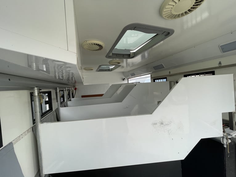 Pferdetransporter JL HighlineXXL DB2551 Actros Wohnmobilzulassung