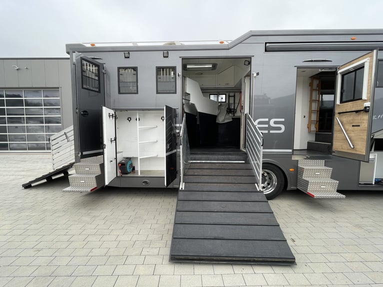 Pferdetransporter JL HighlineXXL DB2551 Actros Wohnmobilzulassung
