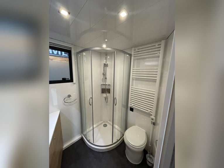 Pferdetransporter JL HighlineXXL DB2551 Actros Wohnmobilzulassung