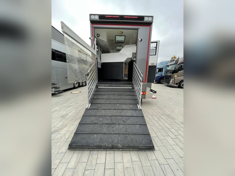 Pferdetransporter JL HighlineXXL DB2551 Actros Wohnmobilzulassung