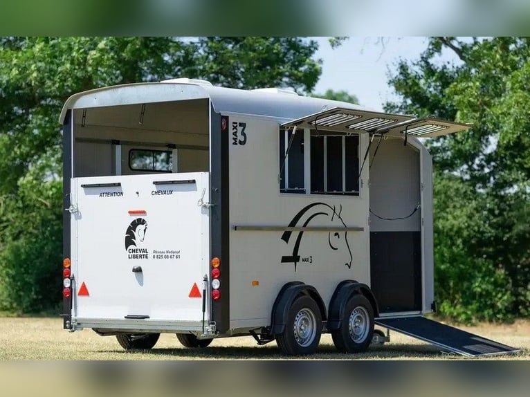 Remorque Cheval Liberté Maxi 3 – avec sellerie et rampe latérale