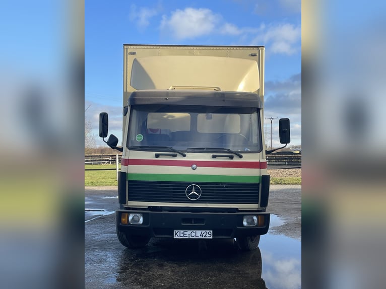 Top gepflegter Pferdetransporter variabel bis 5 Pferde