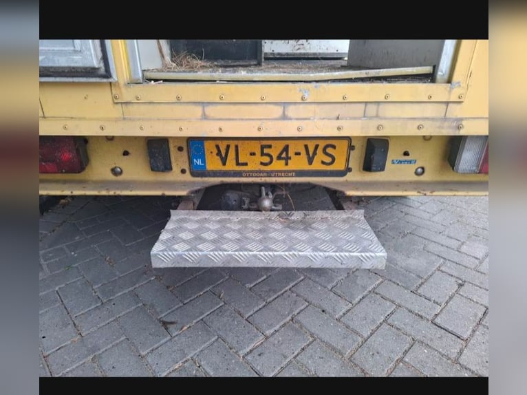 Voiture pour deux chevaux. Aux Pays-Bas, exonérée de taxe de circulation, contrôle technique valable