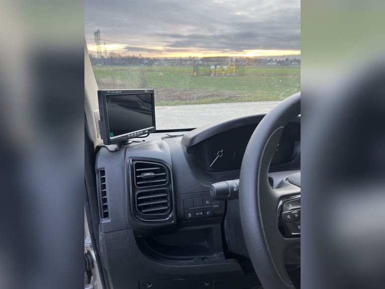 Voiturette Peugeot Boxer 2024, seulement 29 000 km, nouvelle carrosserie – sous garantie