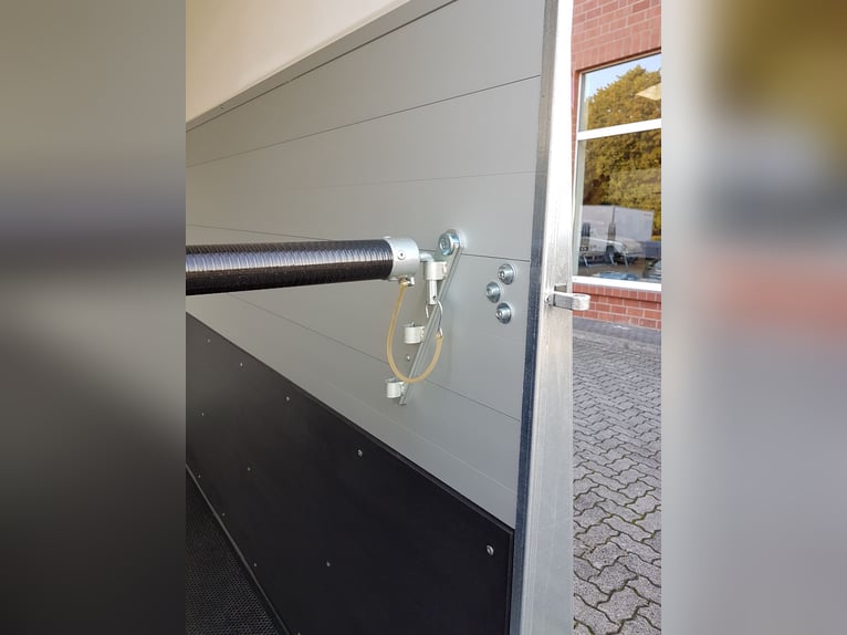 Humbaur Pferdeanhänger Equitos Alu Plus Black 2000 2,0t Sattelkammer 100km/h