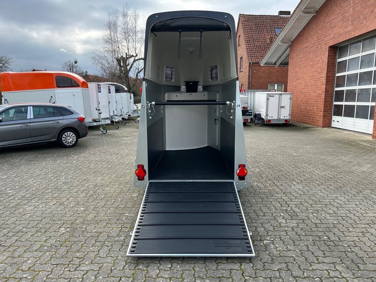 Humbaur Pferdeanhänger Single Alu Black 1600 1,6t Sattelkammer 100km/h