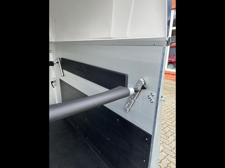 Humbaur Pferdeanhänger Xanthos 2400 2,4t Sattelkammer 100km/h Dark Blue