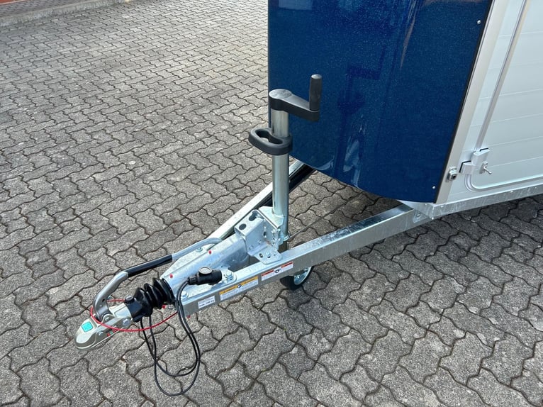 Humbaur Pferdeanhänger Xanthos Aero 2400 2,4t Sattelkammer 100km/h Hecktür Blue Hecktür schwenkbar