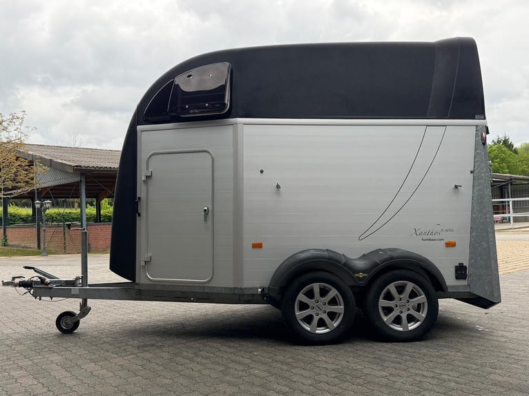 Remorque pour chevaux Humbaur Xanthos Aero 2400 avec sellerie