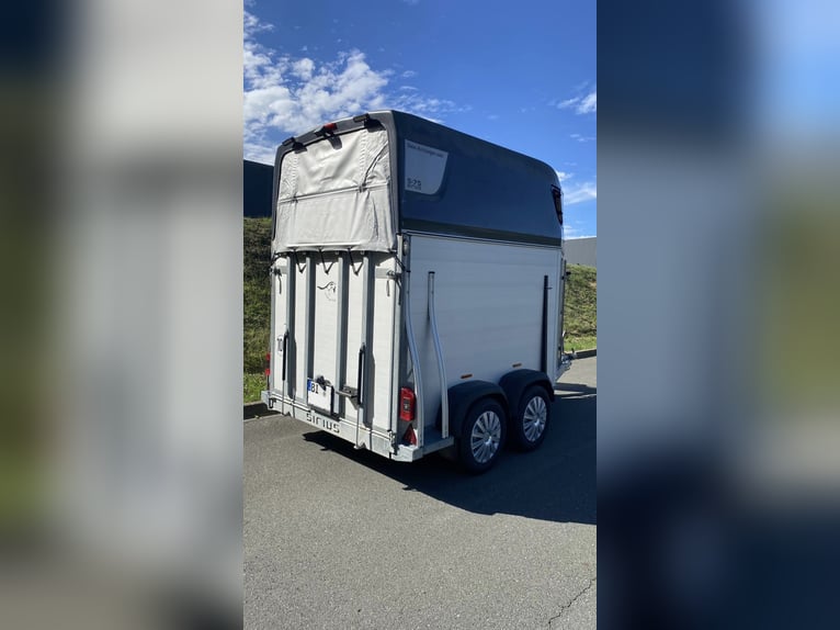 Sirius S75 remorque pour chevaux avec de nombreux accessoires, contrôle technique et pneus NEUFS