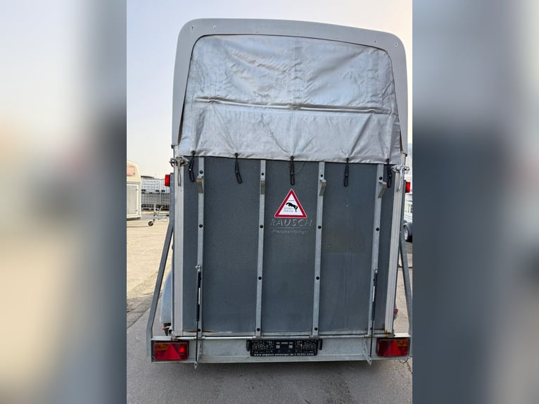 À VENDRE : Deux chevaux inscrits, matricule blanc, marque Blomert Monocasco en fibre de verre pure, 