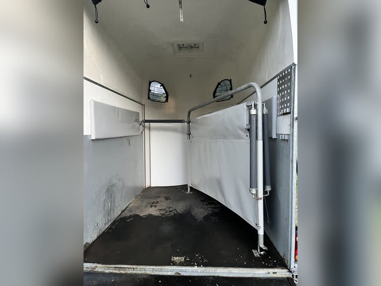 Pferdeanhänger Cheval Liberte 2 Pferde, Sattelkammer