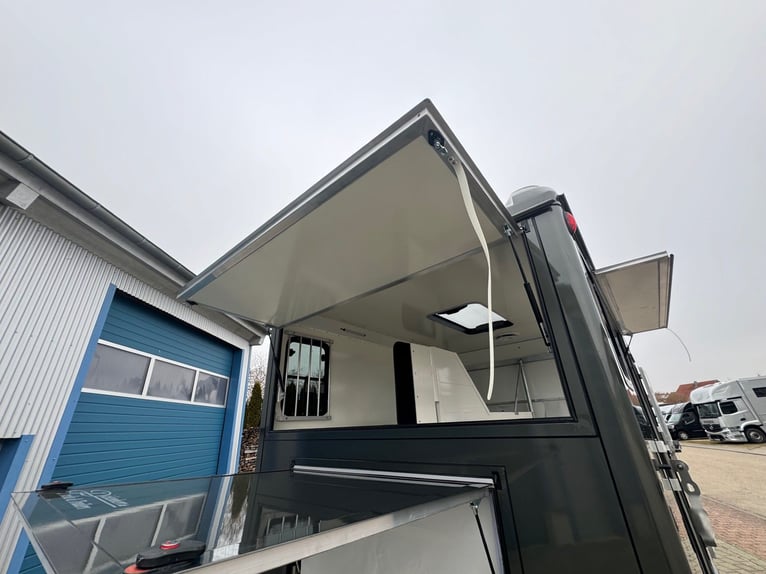 Pferdeanhänger Pferdetransporter DT Trailer 2 Pferde mit Wohnung/Sattelschrank Viehtransporter