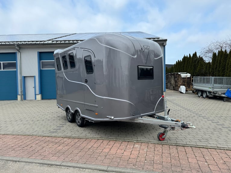 Pferdetransporter Pferdeanhänger 3,5t DT Trailer 3Pferde mit Wohnung Wohnabteil mit Dusche 