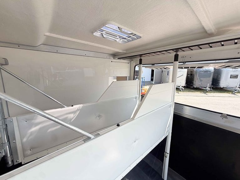 Remorque pour 3 chevaux, transporteur de 3,5 tonnes, avec espace de vie et douche, van pour chevaux,