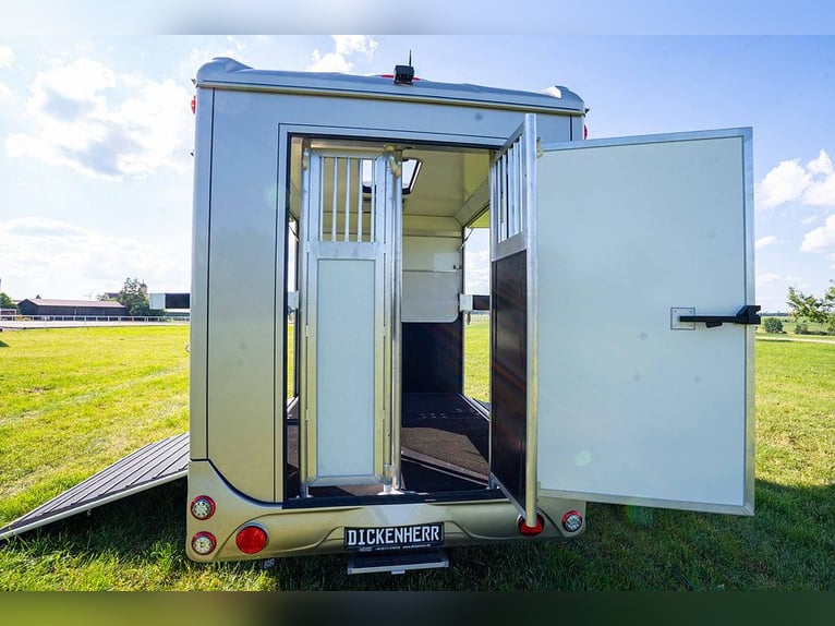 Remorque pour chevaux avec 2 rampes, climatisation dans la box, autonomie solaire, pour étalon, tran