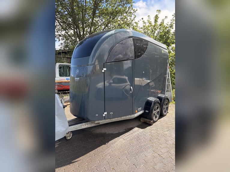 Remorque pour chevaux Bücker Careliner L gris avec caméra