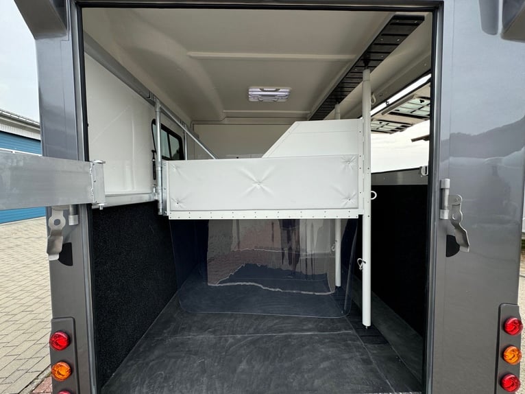 Transporteur de chevaux Remorque pour 2 à 3 chevaux avec grand logement, 3,5 tonnes